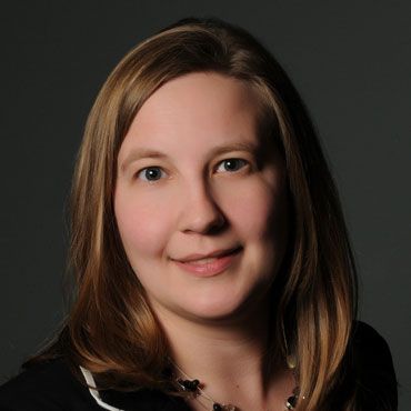 Amanda Opfer headshot