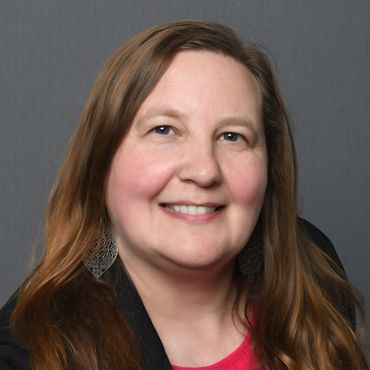 Amanda Opfer headshot